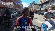太有活了😂!甲亢哥骑自行车假装葡萄牙国脚,被问是否认识C罗